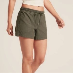 Athleta Farallon Shorts - Cypress Green